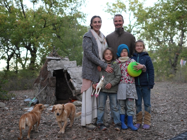 la famiglia nel bosco